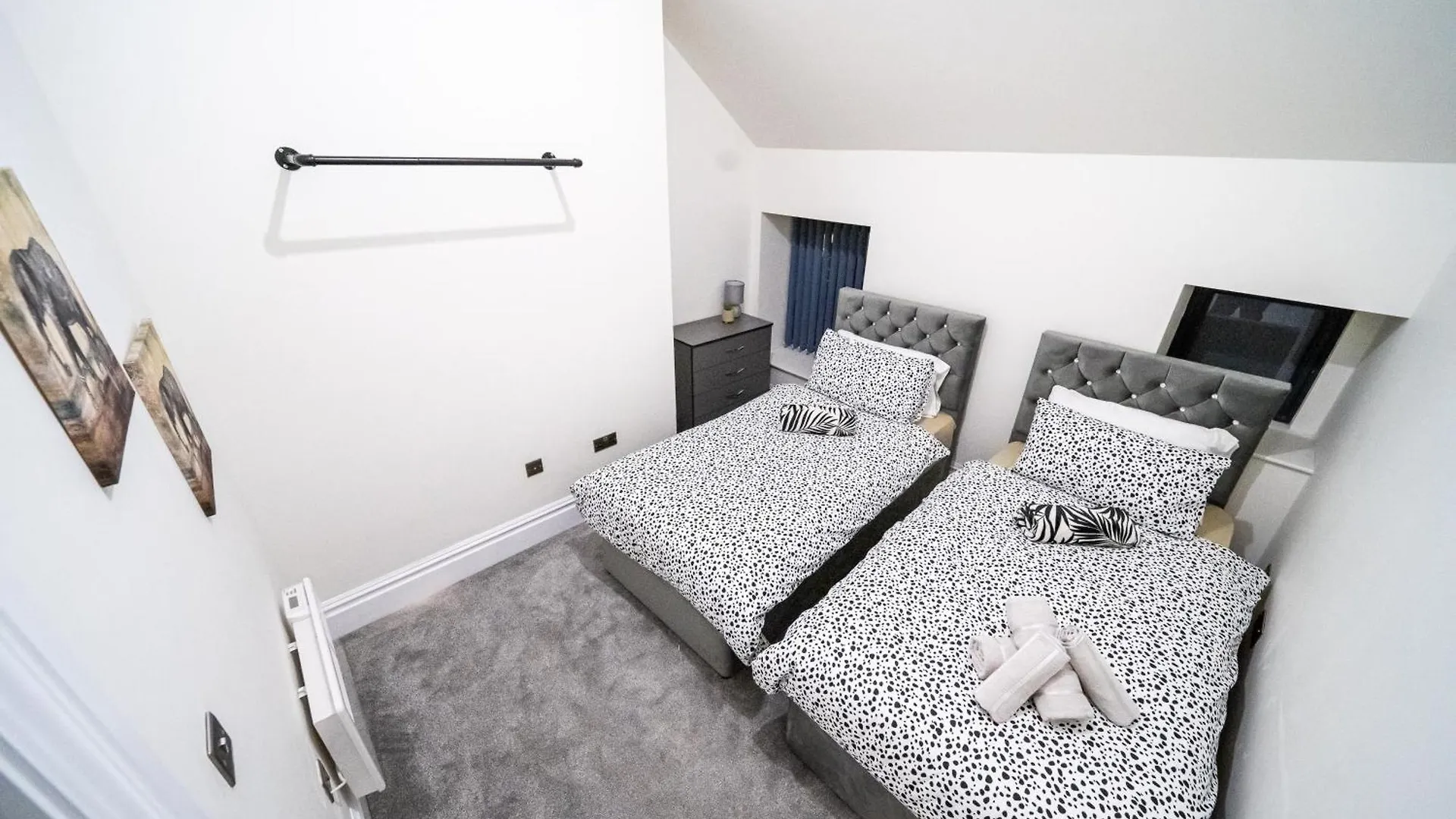 Bv Luxury 3 Bedroom Townhouse At Bed Cliff Oaks Leeds  Leeds (West Yorkshire)