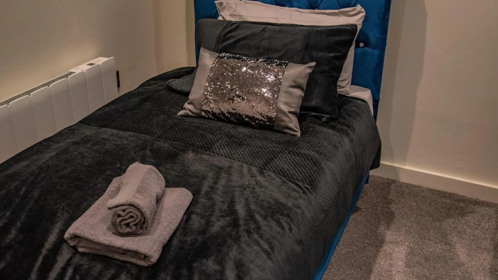 Bv Luxury 3 Bedroom Townhouse At Bed Cliff Oaks Leeds  0*, Leeds (West Yorkshire) United Kingdom