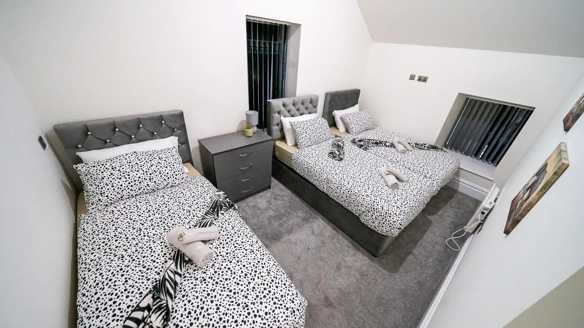 Bv Luxury 3 Bedroom Townhouse At Bed Cliff Oaks Leeds  Leeds (West Yorkshire)